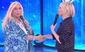 Domenica In, l'invito di Mara Venier a Maria De Filippi scatena il caos in Rai: qualcuno di molto potente...