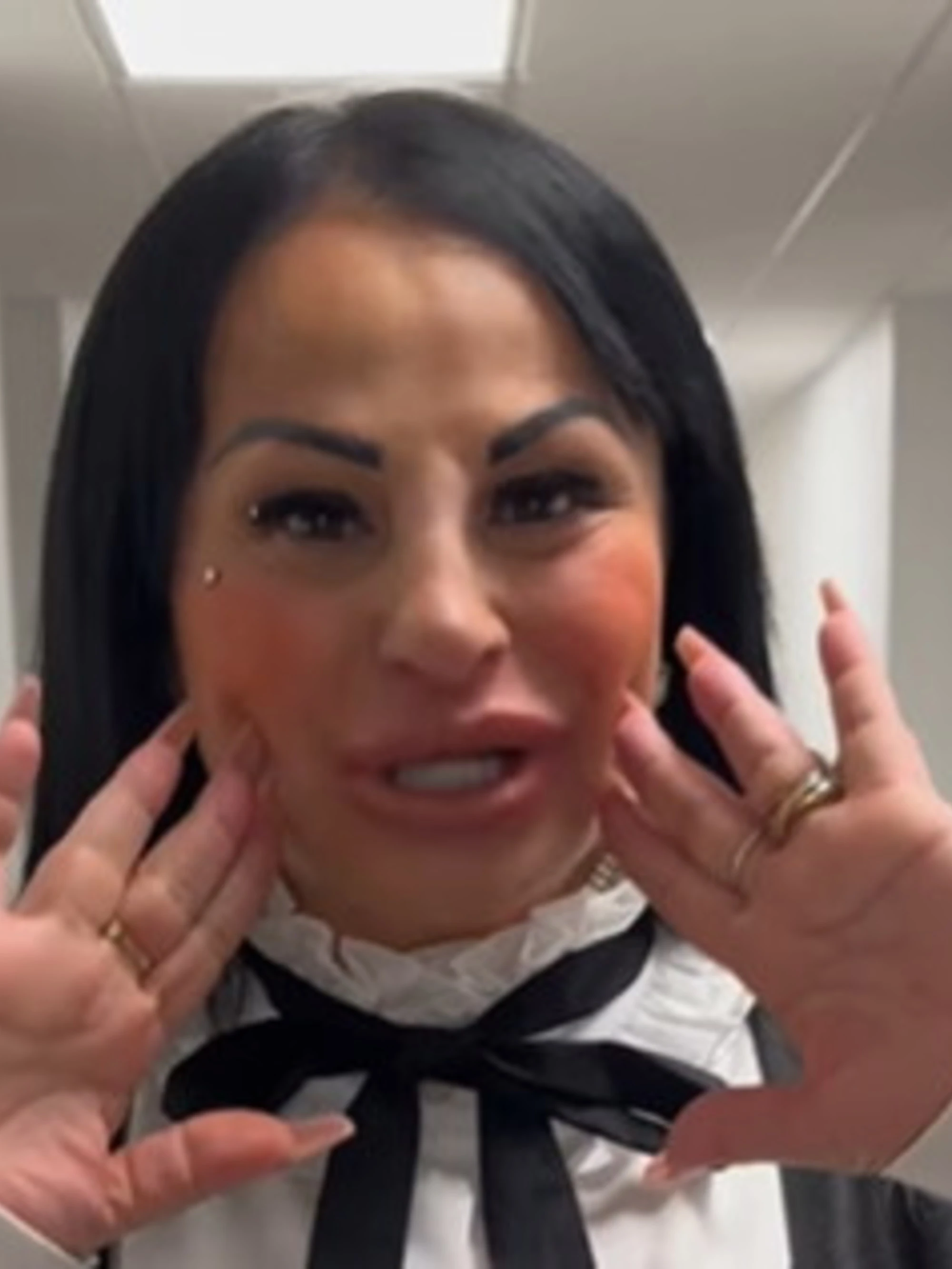 Rita De Crescenzo scende in campo: "Mi candido al Senato"