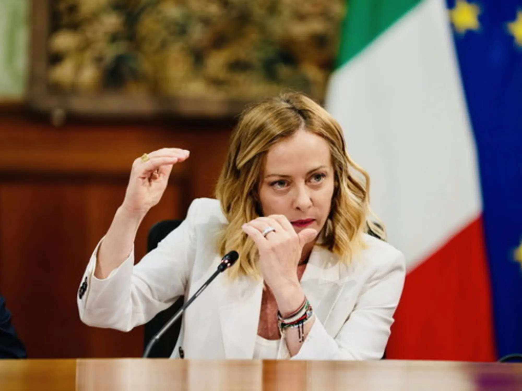 Leggi l'articolo: Giorgino svela il segreto di Meloni: la carta decisiva