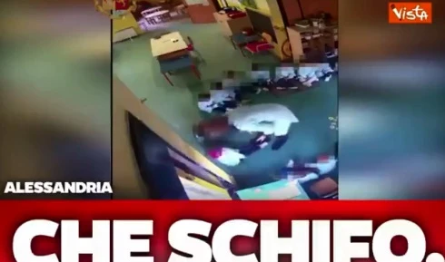 Matteo Salvini, il video delle violenze sul bimbo disabile a scuola: "Perché Pd e M5s non fanno niente?"