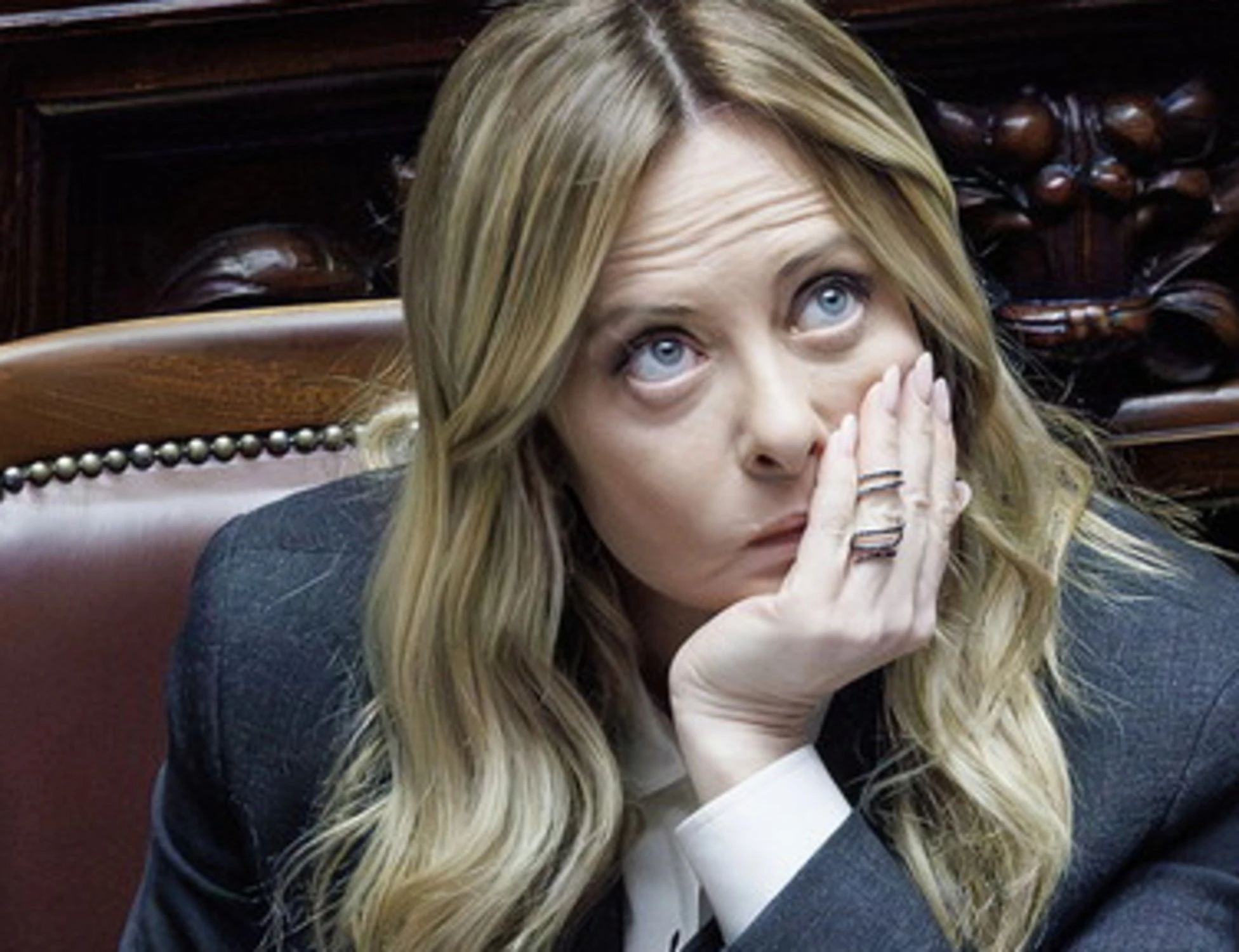 Giorgia Meloni, bordata ungherese: "Perché questa sinistra mi fa sorridere"