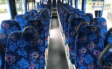 Veneto, acido sui sedili del bus: cosa rischia una ragazza, acquisiti i filmati