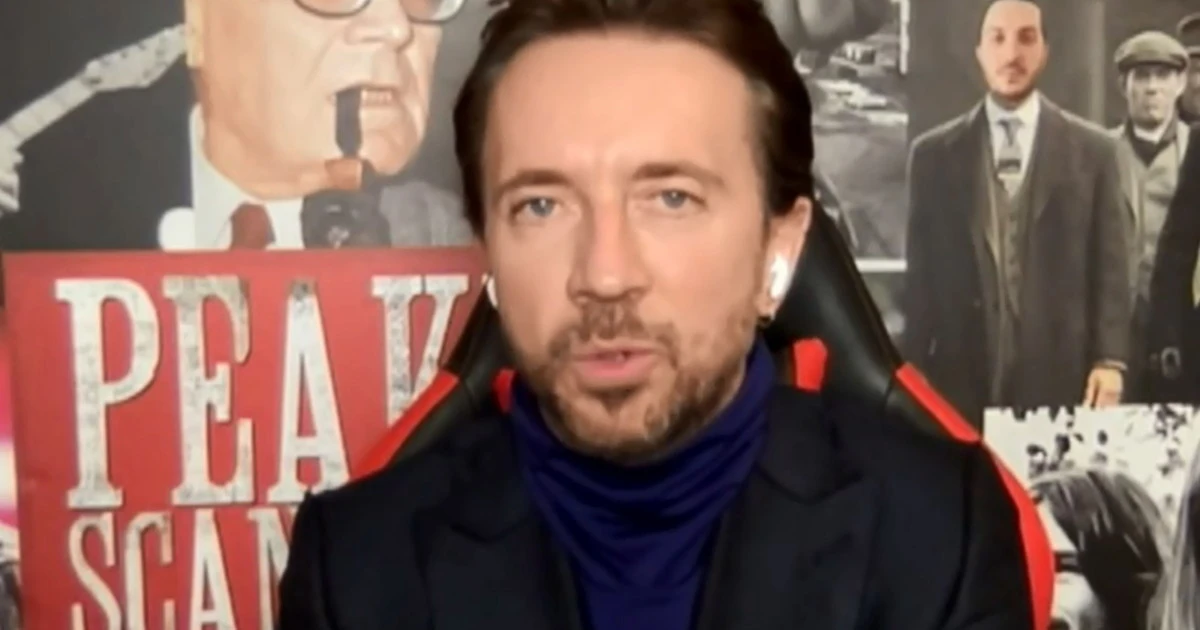 Andrea Scanzi, delirio e raffica di insulti: "I miei ritmi li terrebbero in sei"