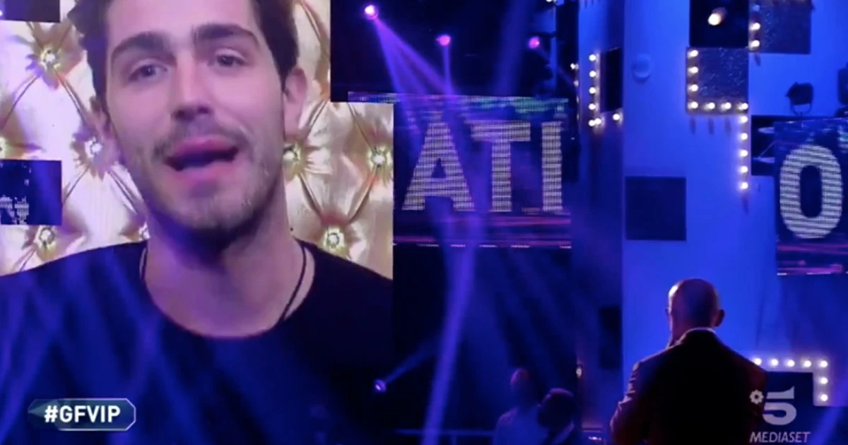 Grande Fratello Vip, Adua Del Vesco sbugiardata: "Anche a me aveva detto che era gay", scoop di Signorini in diretta