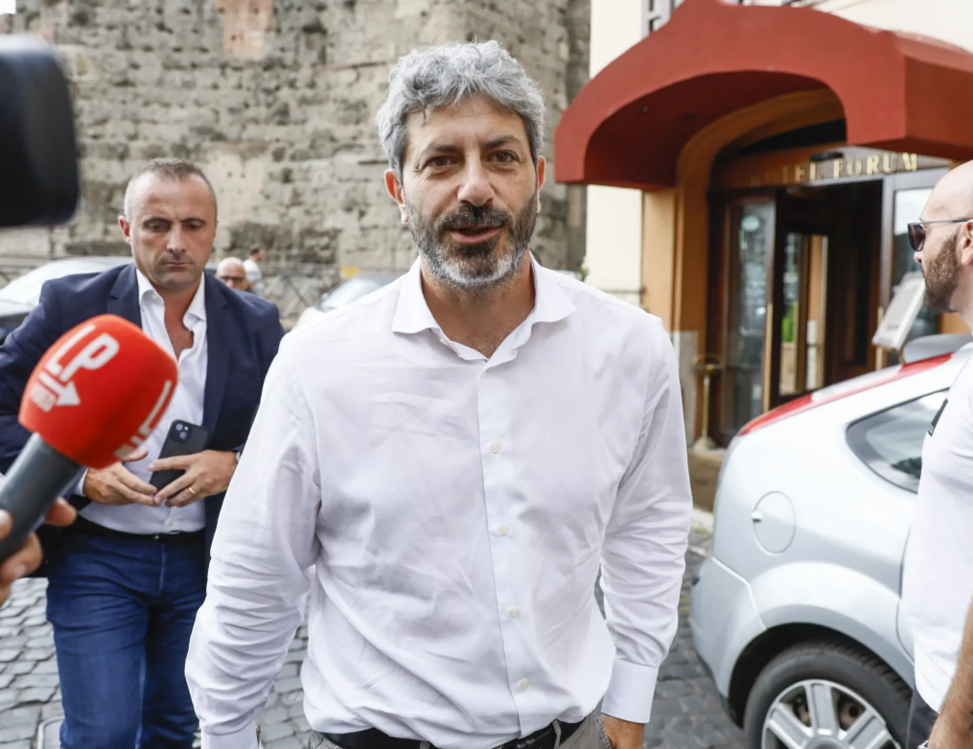 Leggi l'articolo: &quot;Quali chiavi gli affiderei&quot;. Fico umiliato sul palco <span style="color: rgb(153, 0, 0);">Video</span>