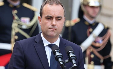 https://media.liberoquotidiano.it/KHUB-wfQcdiZsaoDNwQGRpIubKkVpEhU_2CGXzxqdfg/width:800/quality:90/aW1hZ2VzLzIwMjUvMDkvMTIvMTAzOTI5OTc0LTBhM2U0YmE4LTNhNTMtNDE3ZC05MzRiLWRlMTc0ZjUwODc4YS5qcGc.webp