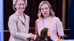 Il sondaggio Mentana, Meloni al 30%. Schlein perde, scossone a destra