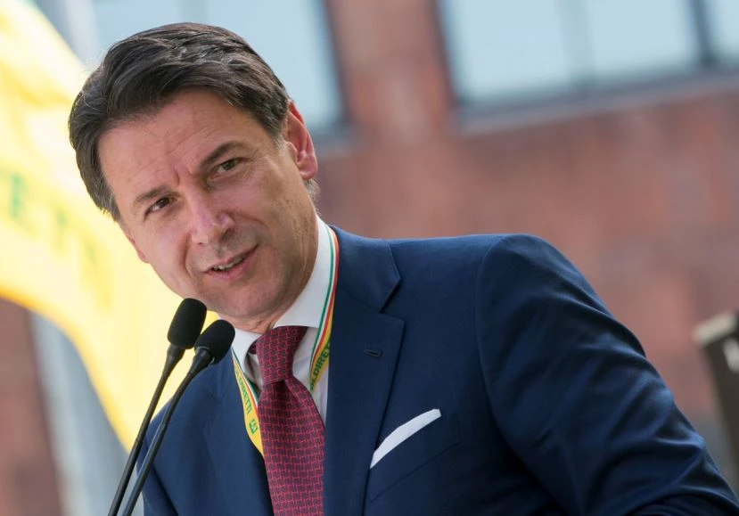 Giuseppe Conte annuncia: "Trovati 23 miliardi, niente aumento Iva". Promesse su bollette e stipendi