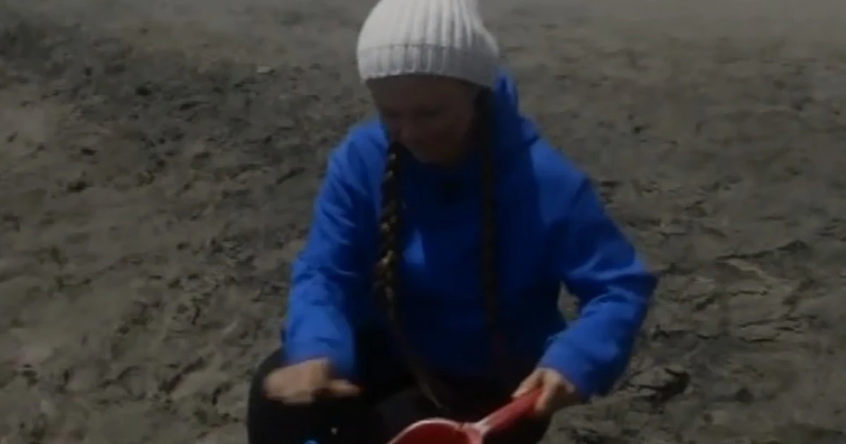 Striscia la Notizia, Greta Thunberg al mare per rilassarsi: "Non rompetemi"