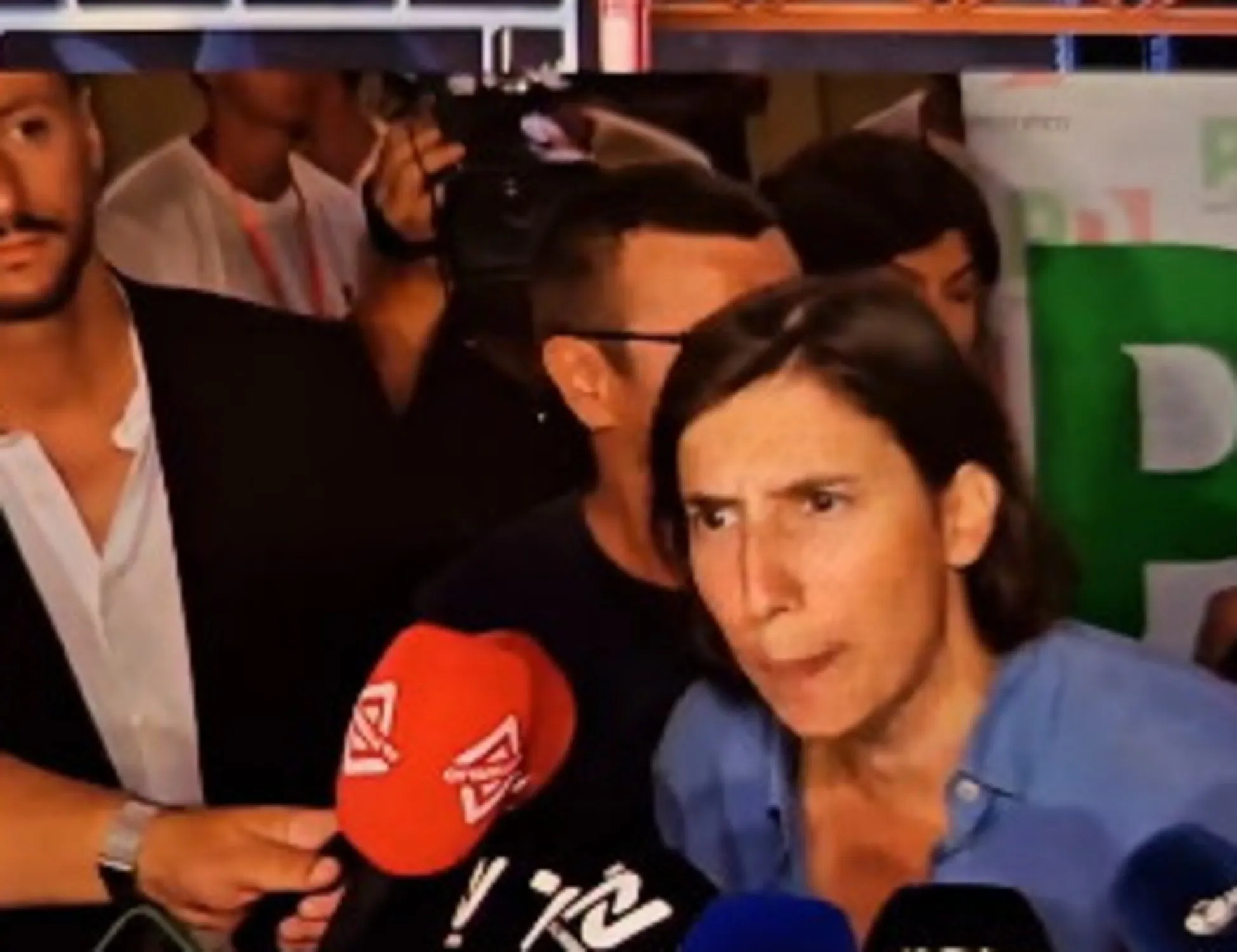 Leggi l'articolo: "Un commento su Afd?". Ma Elly fa una supercazzola pugliese: sconcerto totale su Rete 4