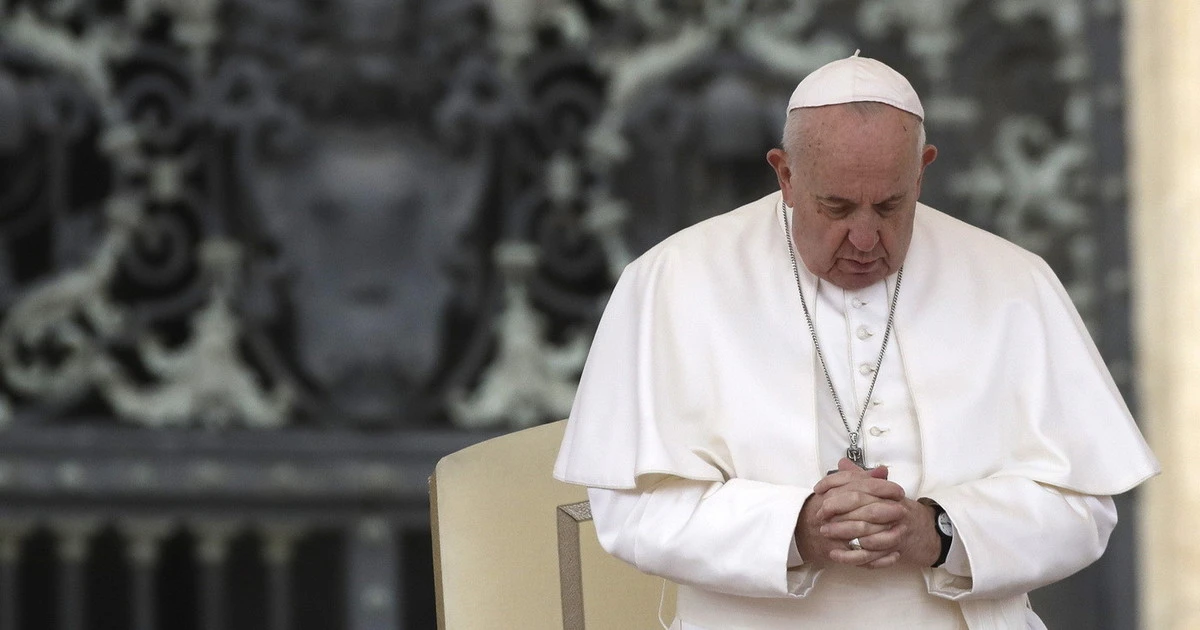 Papa Francesco lancia l'appello in piena emergenza coronavirus: "Non dimenticatevi degli immigrati"