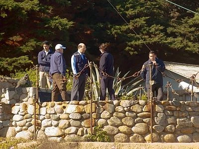 Riesumati i resti di Pablo Neruda, la bara avvolta nella bandiera cilena