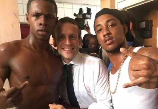 Emmanuel Macron, il tizio che faceva dito medio nel selfie? Condannato per spaccio