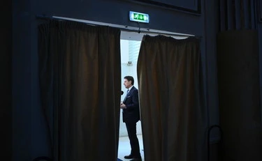 https://media.liberoquotidiano.it/KJfU5frBPeHgChKLkuiG_qWALJ935dWHgAHdv6nOSvE/width:800/quality:90/aW1hZ2VzLzIwMjYvMDYvMjcvMDkwMzE5OTkzLWNkY2IwYTg2LTlhM2YtNDY5Ni1hN2JjLTgyNWExNjhlN2FkOC5qcGc.webp