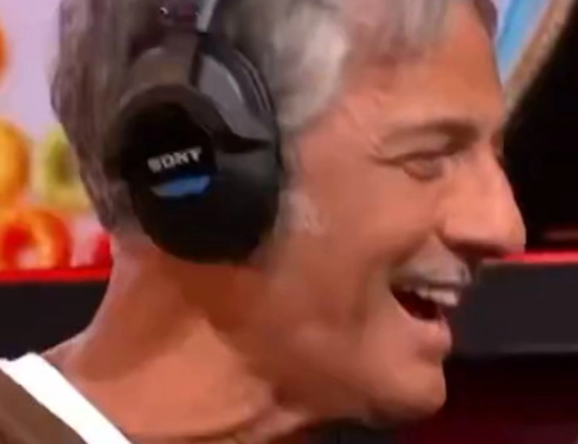 La Pennicanza, Fiorello scatenato: "Sarkozy? Sono usciti prima i fermenti lattici"