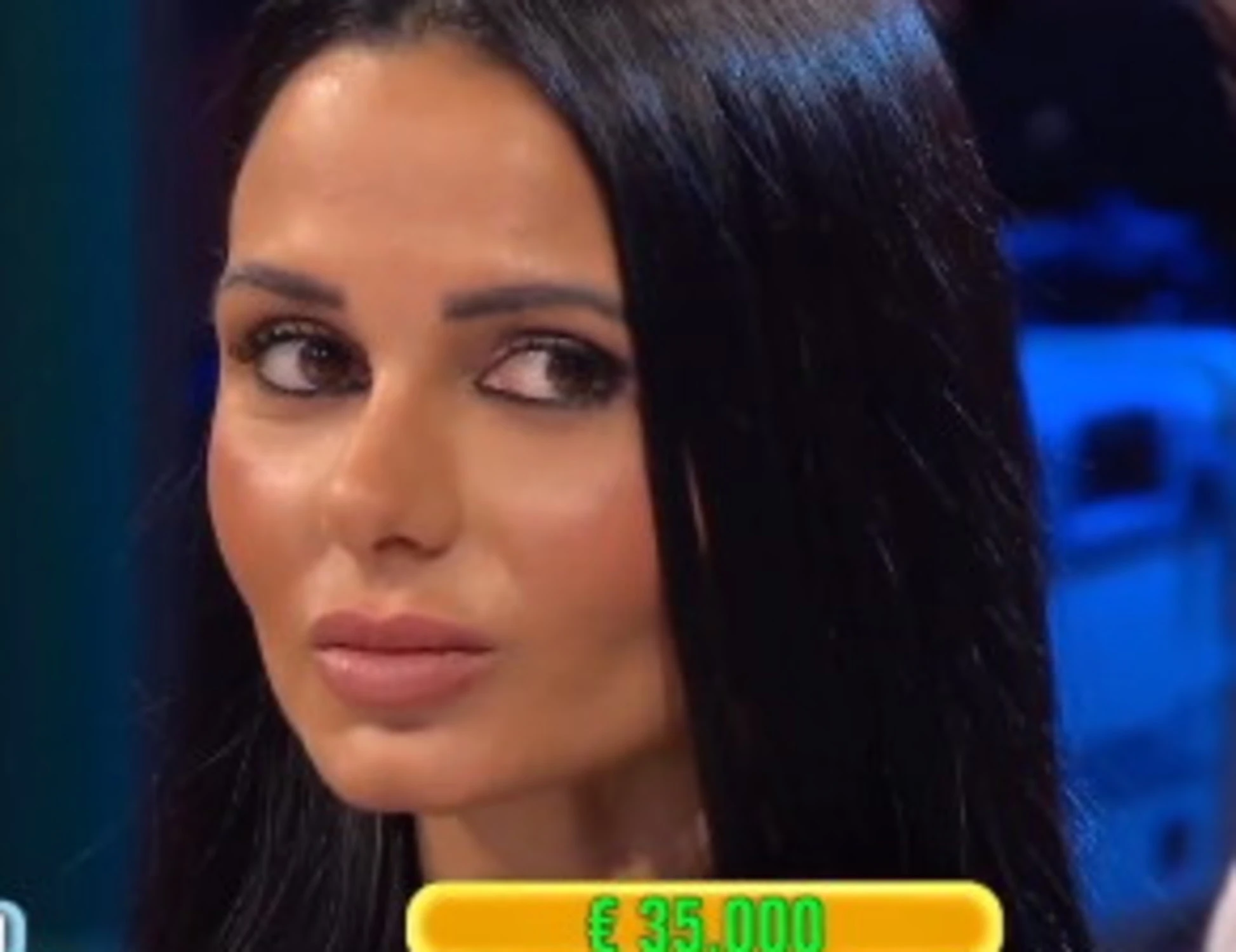 "Che fai?": la sexy Elisa gela Ivan