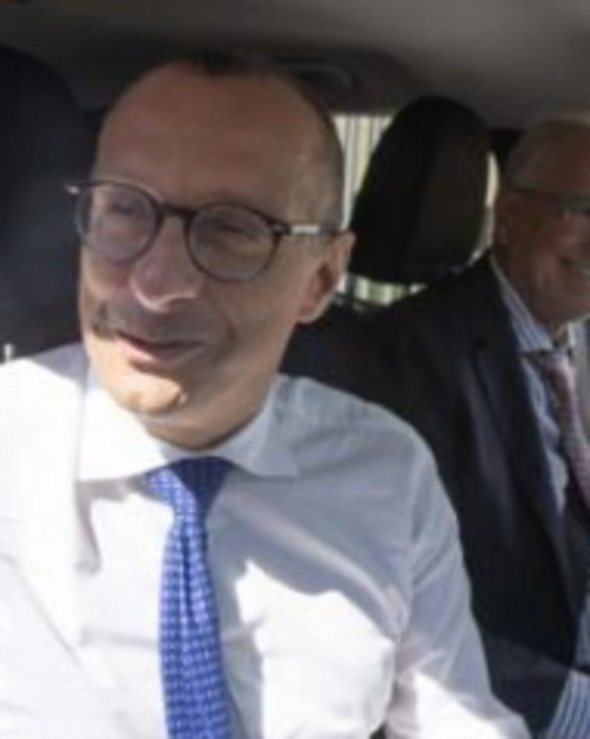 Ricci ringrazia Conte? Travolto dagli insulti: "Avete perso la faccia"