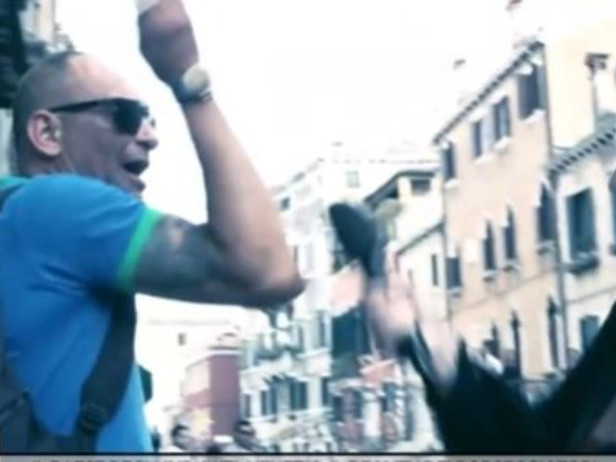 Fuori dal coro, inviata aggredita dal borseggiatore: "Ti rompo la testa"