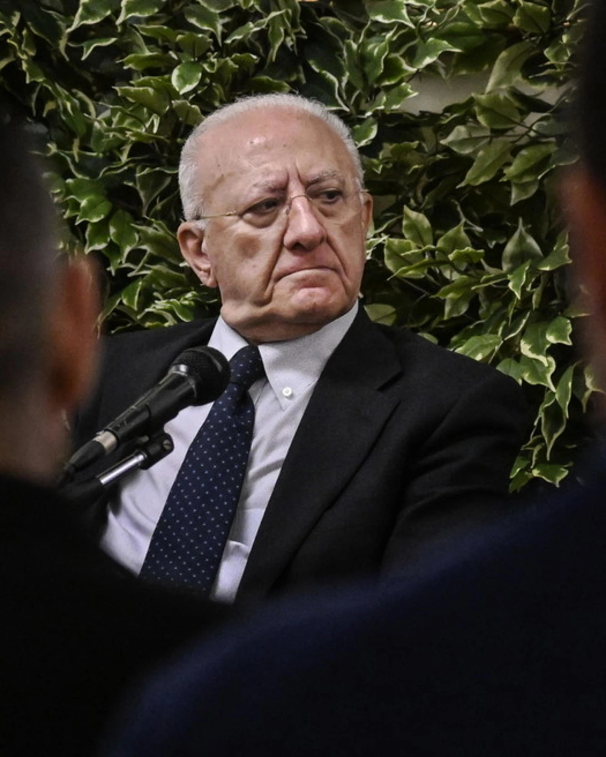 De Luca detta le condizioni: Fico appeso al "re dei cacicchi"