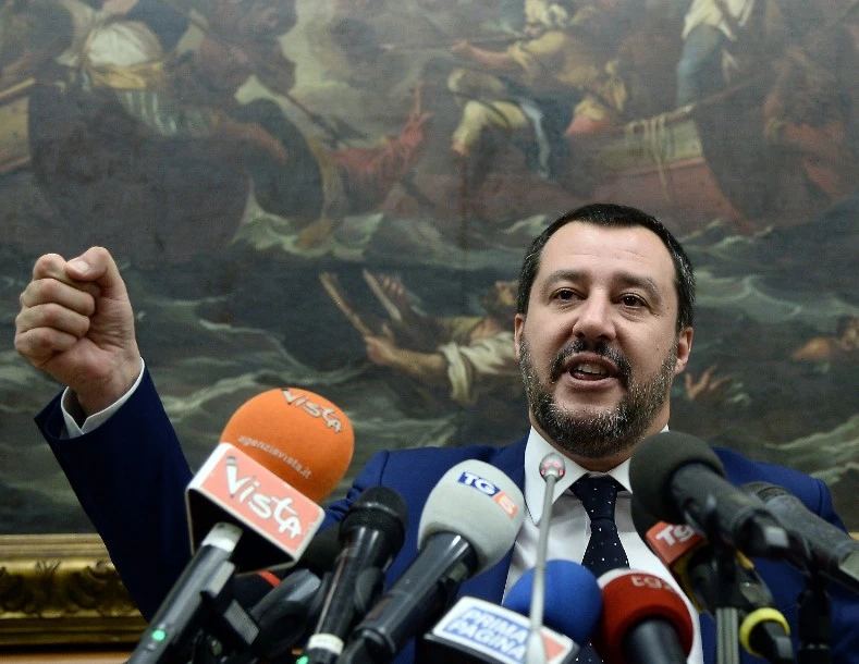 Decreto sicurezza, stop ai permessi umanitari: dal 2019 fuori dall'Italia 2mila immigrati al mese