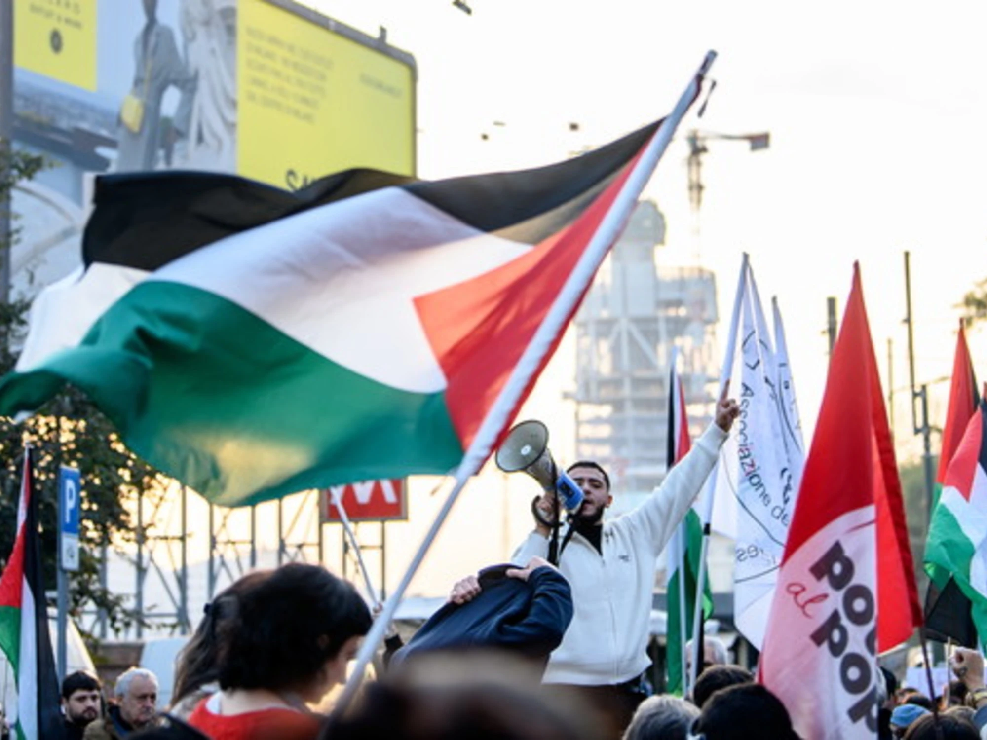 L'autogol della sinistra: lisciare le piazze pro-Pal