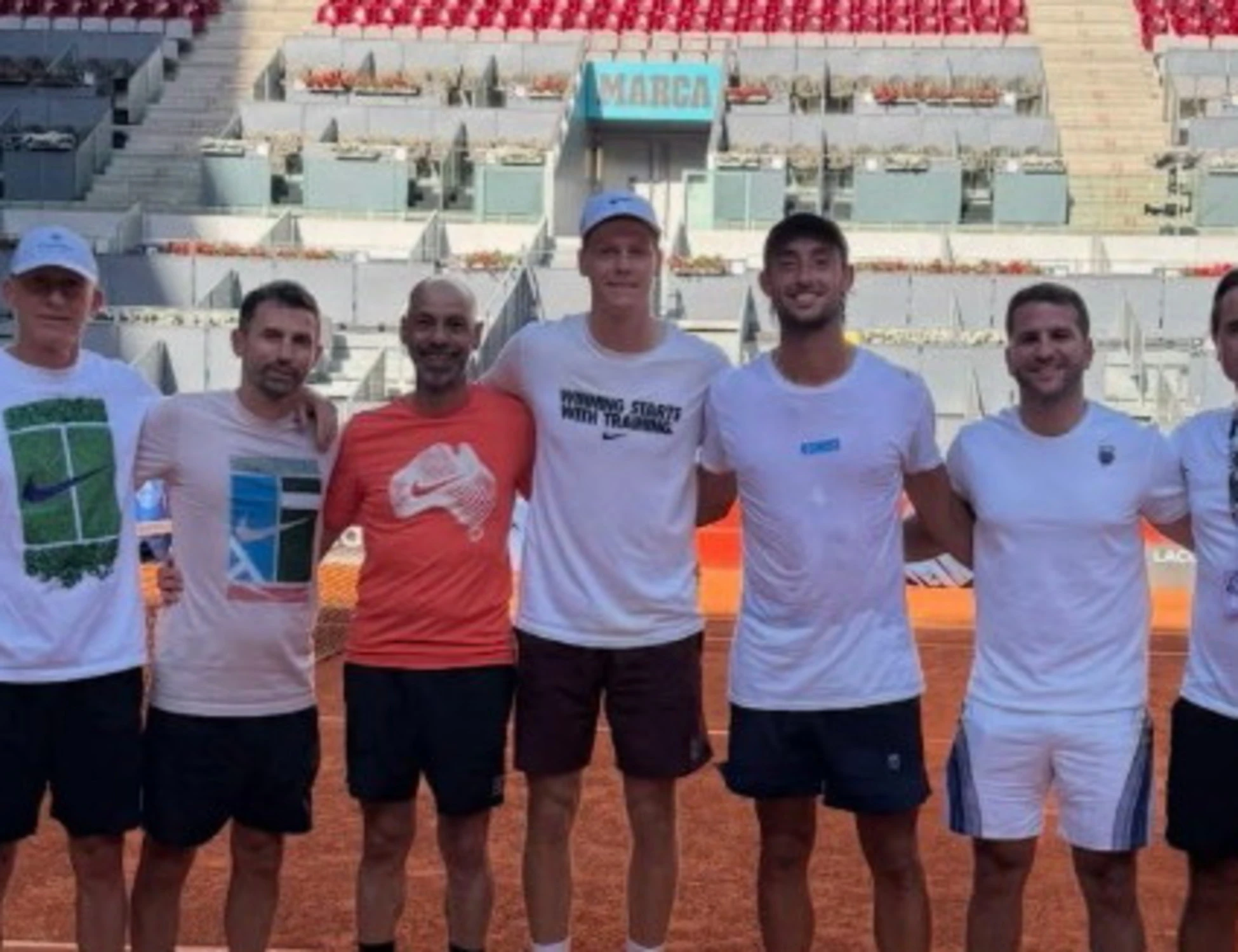 80 minuti sotto al sole: Sinner, scelta estrema per il colpaccio