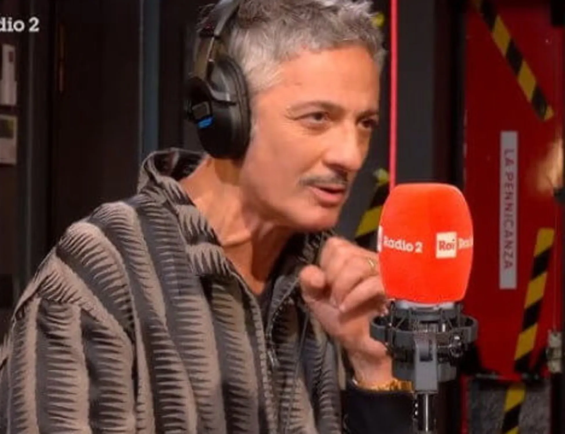 Leggi l'articolo: "Perché si è scusata con i suoi elettori": Fiorello umilia Elly