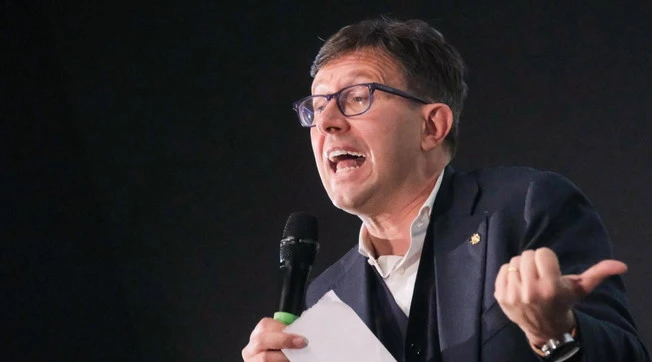 Dario Nardella aizza la piazza contro Salvini? Ora teme per i centri sociali