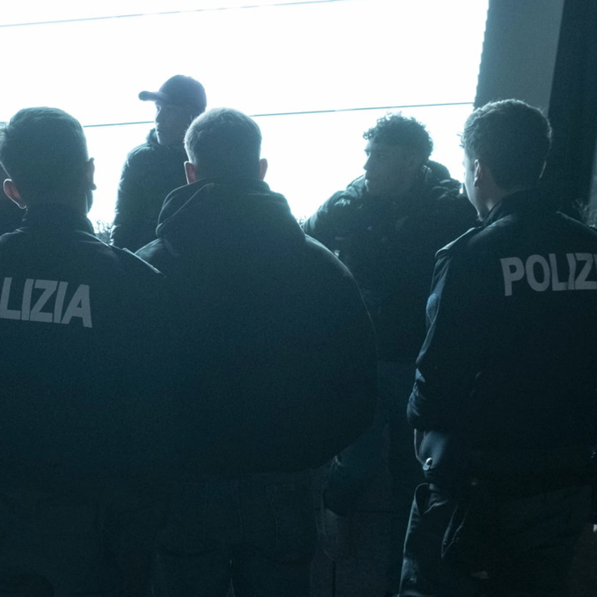 Aggredito e derubato nella Milano dei maranza dove nessuno più è sicuro