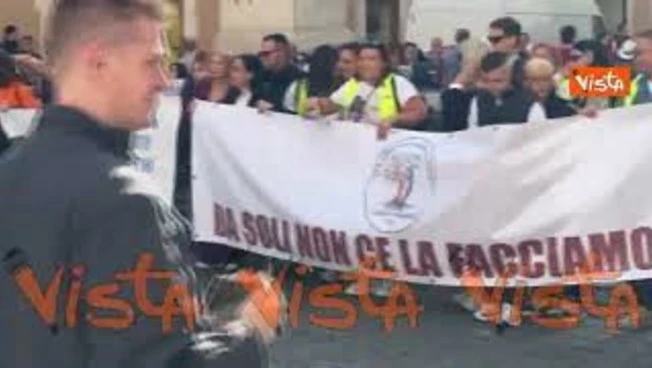 "Da soli non ce la facciamo", la protesta dei caregiver a Montecitorio
