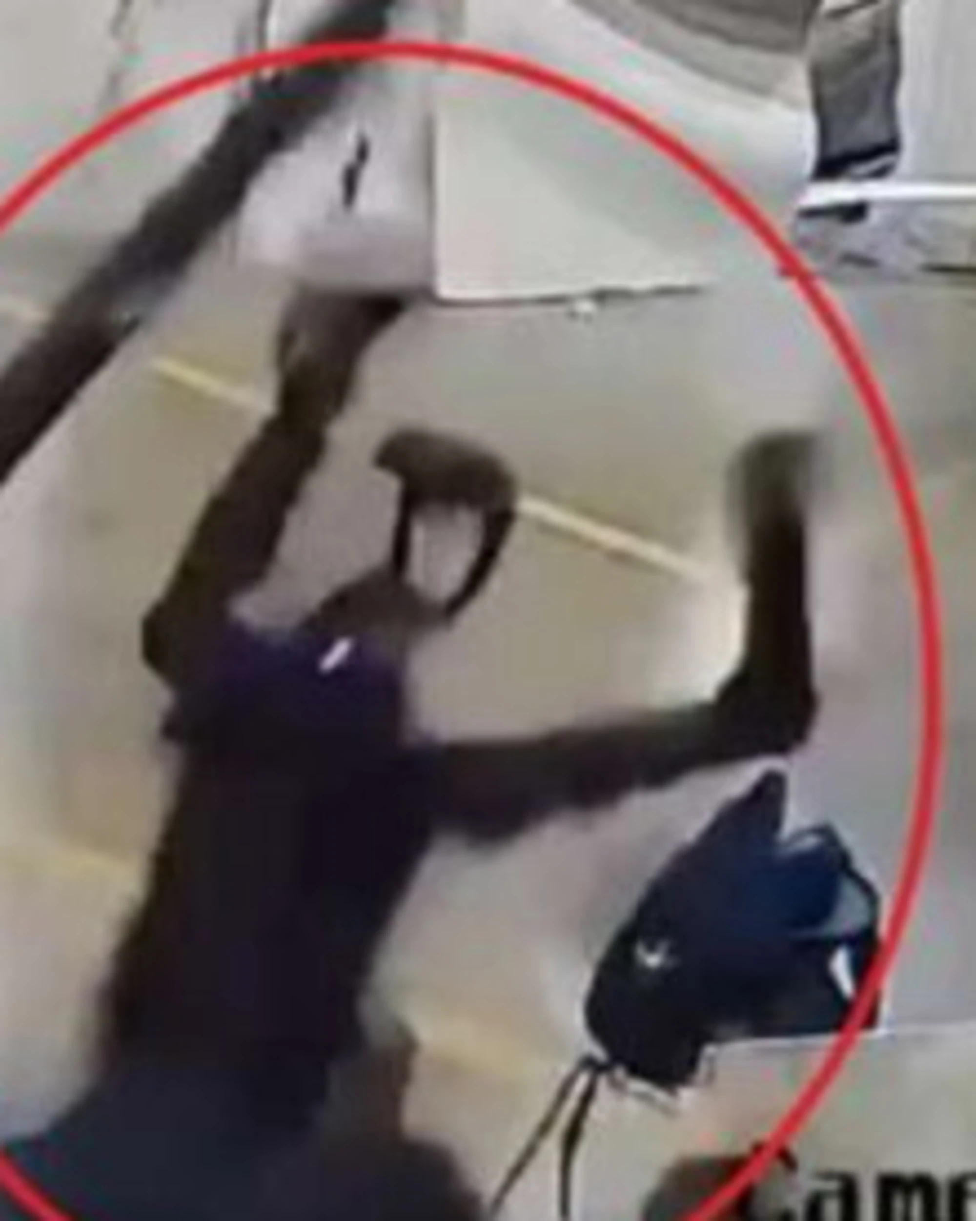 IA, un robot si ribella e attacca gli operai: il video-choc