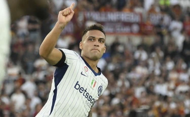 Inter, Lautaro riprende la Roma con una doppietta: all'Olimpico dfinisce 2 a 2