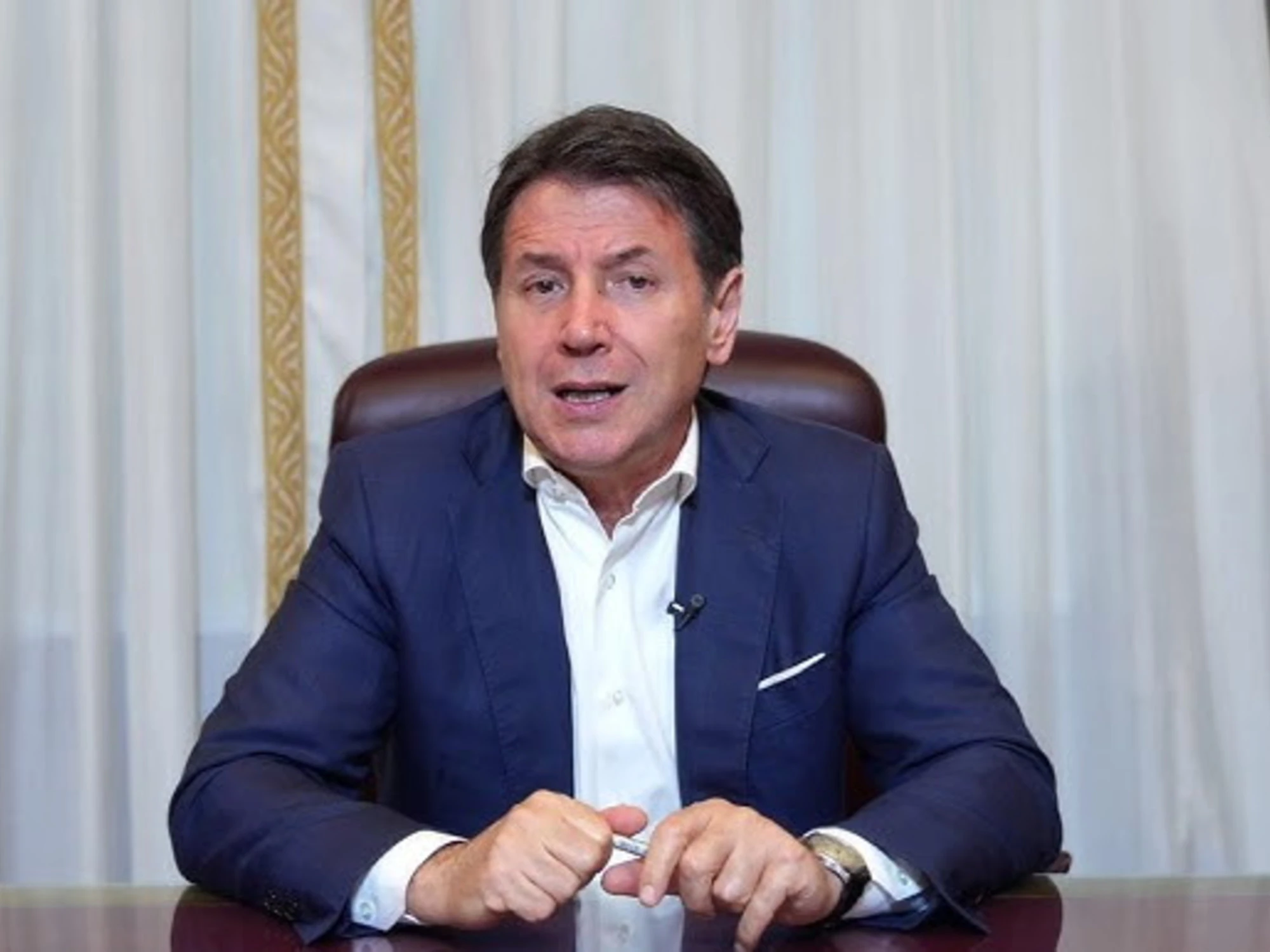 Giuseppe Conte, il raptus: "Vergognati! Come ti permetti?", gli insulti a Meloni