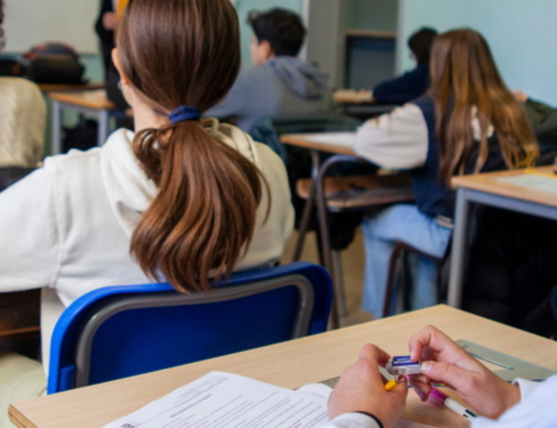 Milano, arrestato in classe un maestro di scuola elementare: è accusato di abusi su minori
