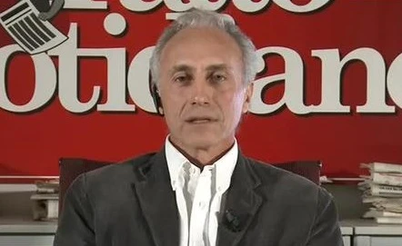 Marco Travaglio peggio di Alessandro Di Battista, un delirio totale: "Golpisti, padroni e Matteo Salvini"
