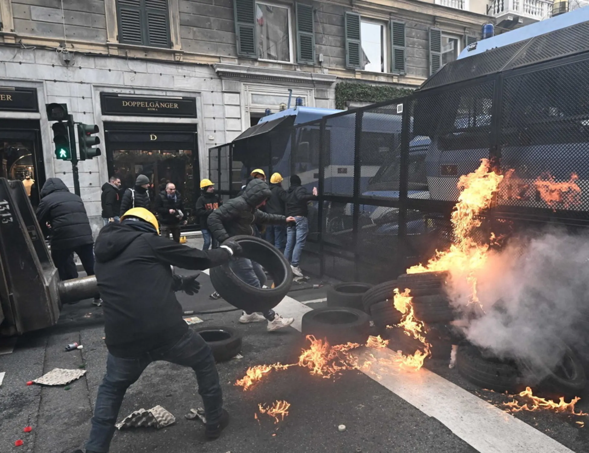 Leggi l'articolo: Cgil, dopo l'annuncio assalto alla polizia