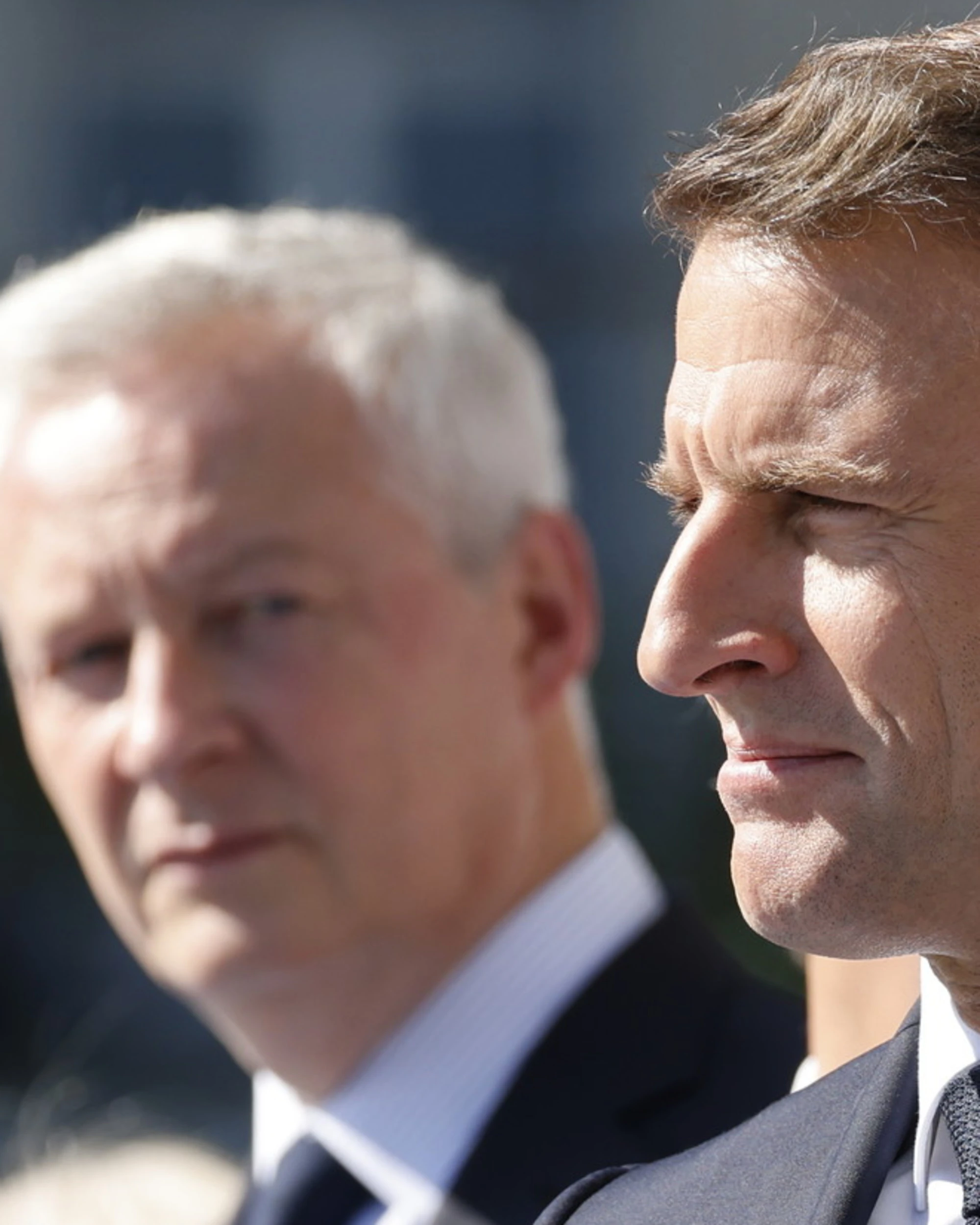 Francia, dietro la caduta del governo un centralinista? Il retroscena di Le Maire