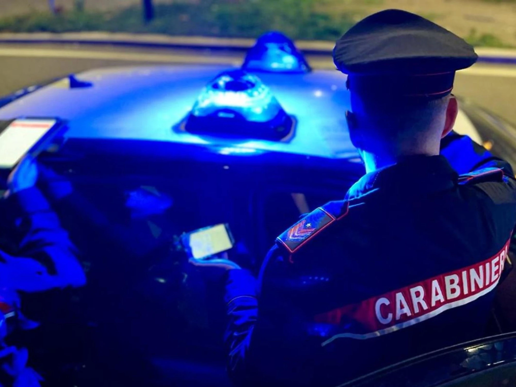 Reggio Emilia, urla Allah akbar e si scaglia contro i carabinieri