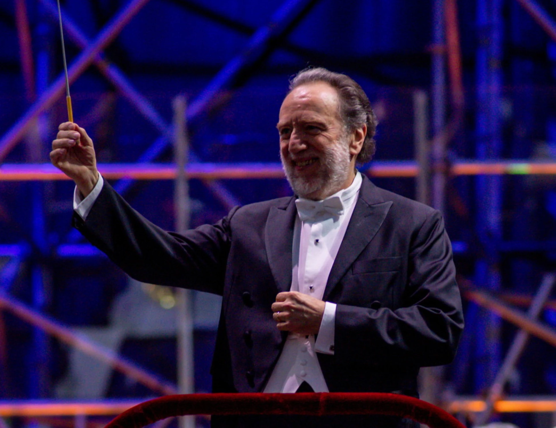 Riccardo Chailly, malore sul palco alla Scala: "Cambio di terapia"
