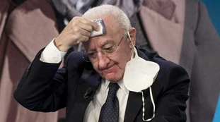 Vincenzo De Luca citato in giudizio dalla Corte dei Conti: nel mirino "sperpero di denaro pubblico"