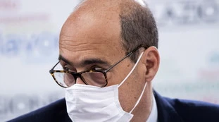 Nicola Zingaretti, il retroscena: Pd disperato, "alleanza elettorale con il M5s alle regionali di settembre"