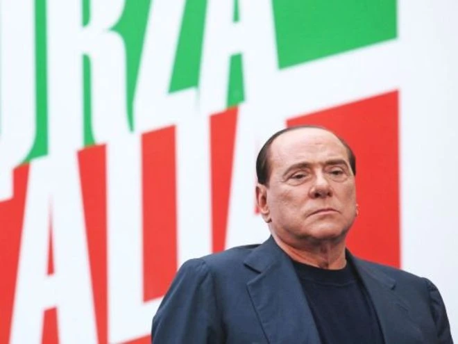 Forza Italia spaccata dopo l'apertura di Berlusconi ai gay
