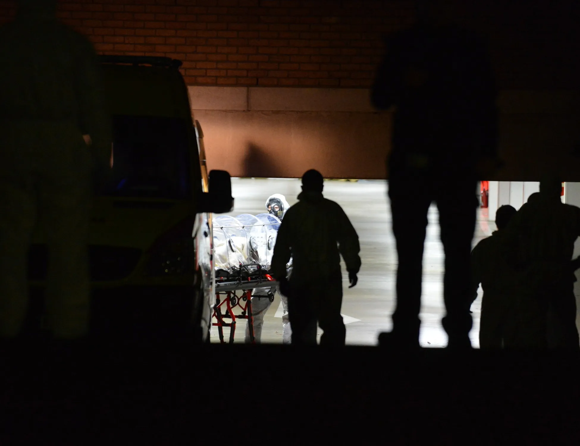 Leggi l'articolo: "È sintomatico". Sospetto caso di Ebola a Cagliari: strade chiuse per ore