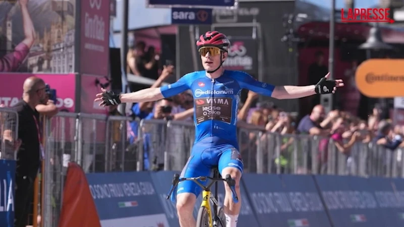 Giro d'Italia, Vingegaard domina a Pila e si prende la maglia rosa
