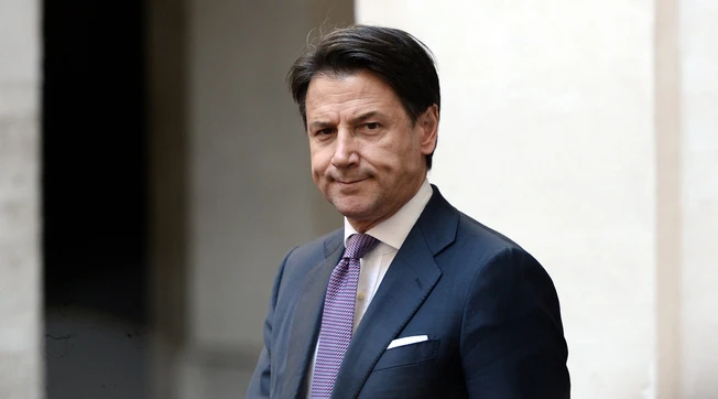 Giuseppe Conte, la prima lite col Pd che intima al premier: "Folle seguire la linea dei Cinquestelle" Il governo resta diviso