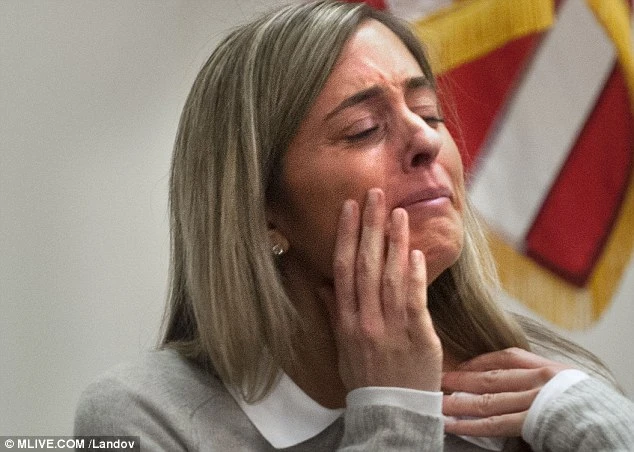 Michigan, Abigail Simon si discolpa in lacrime: " E' stato il mio alunno a violentarmi"