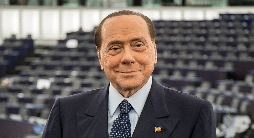 Silvio Berlusconi azzera Giovanni Toti: &quot;Non c&apos;è spazio per questa roba, si faccia il suo partito&quot;