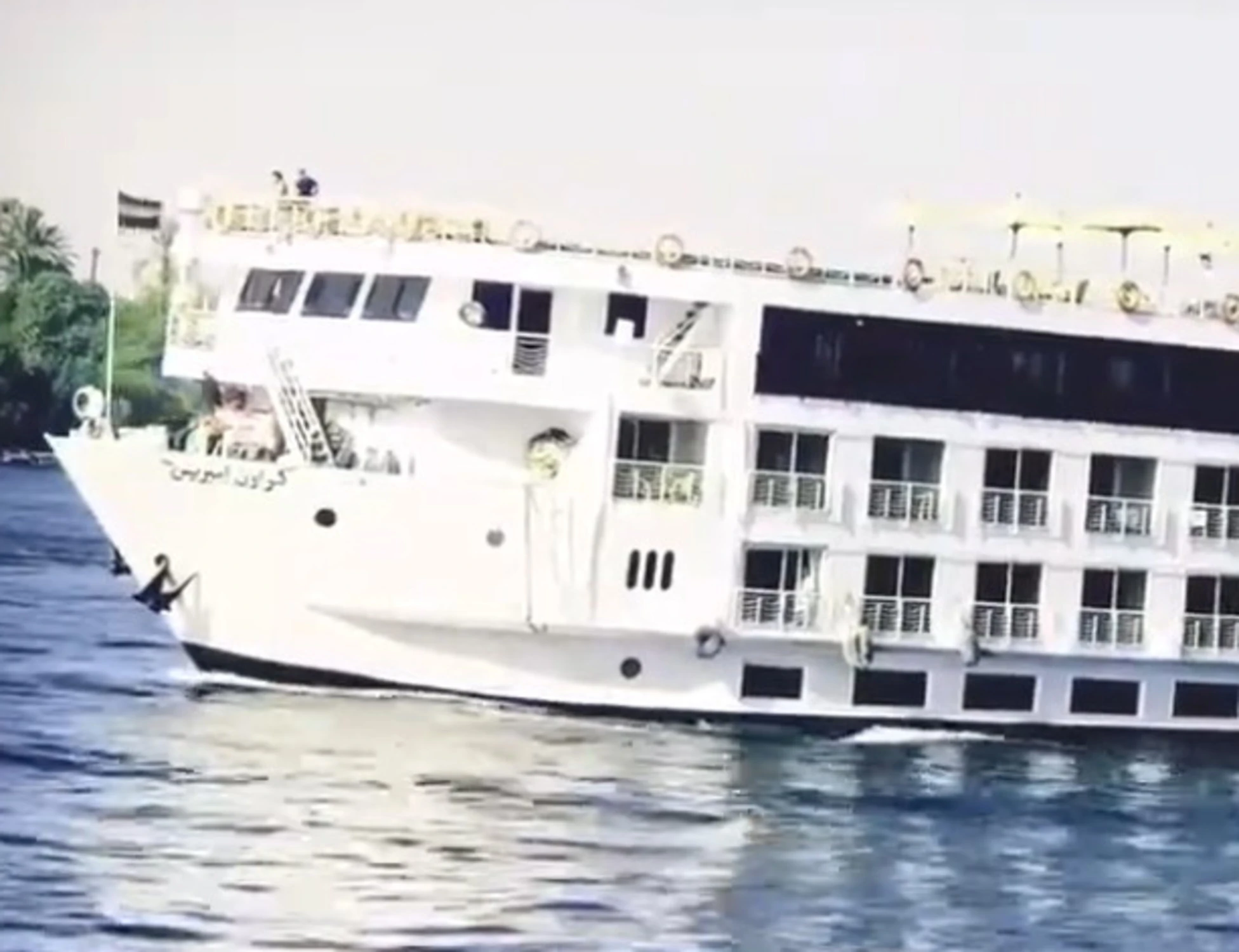 Egitto, in fiamme nave da crociera: 60 italiani a bordo