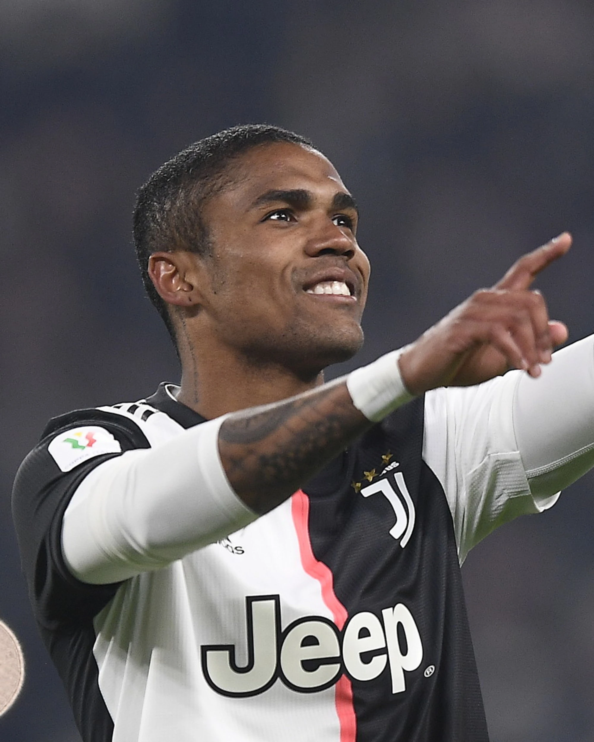 Douglas Costa, mandato d'arresto per l'ex Juventus: non ha pagato gli alimenti