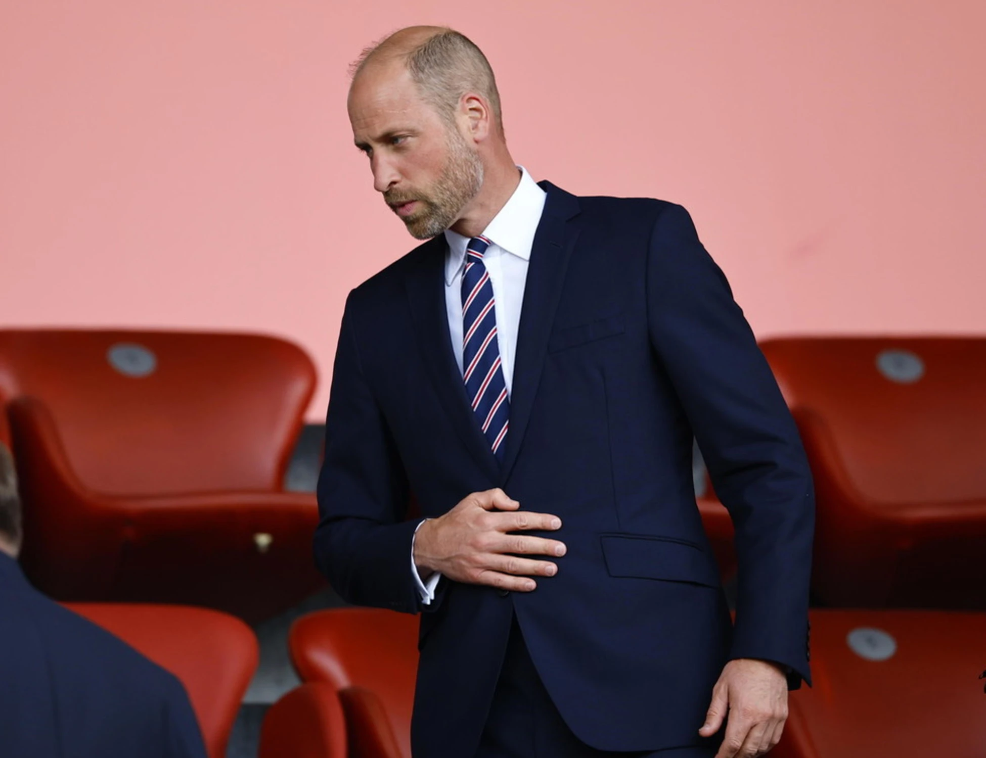 &quot;William e Re Carlo non si parlano pi&ugrave;&quot;: crisi politica